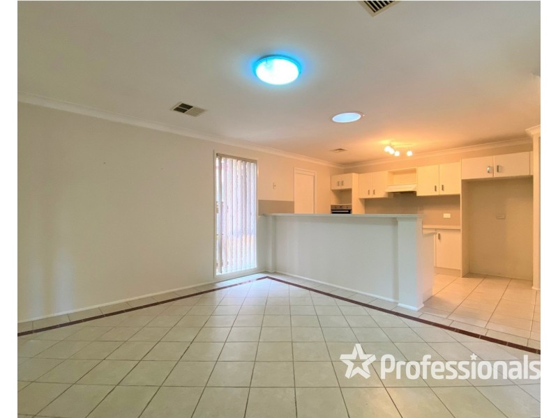 4 Magnolia Close, Casula NSW 2170