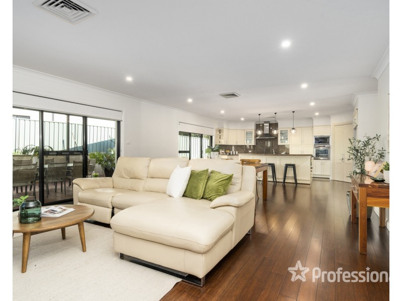 6 Cleary Place, Casula NSW 2170