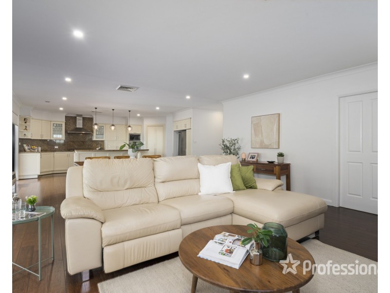 6 Cleary Place, Casula NSW 2170