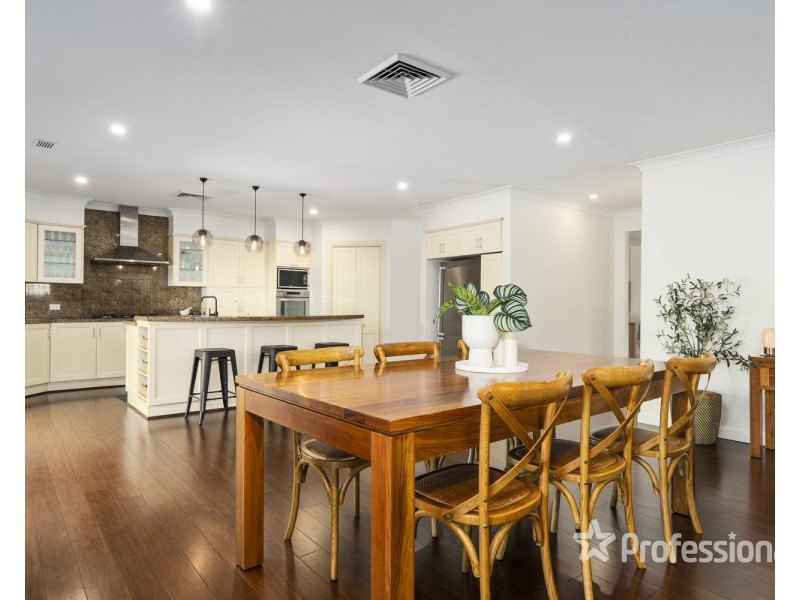 6 Cleary Place, Casula NSW 2170