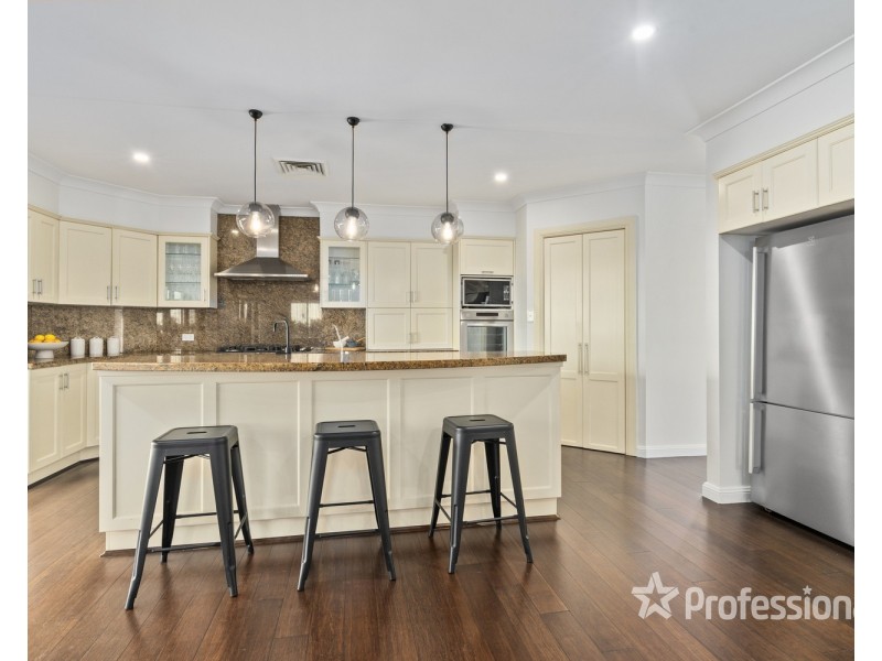 6 Cleary Place, Casula NSW 2170