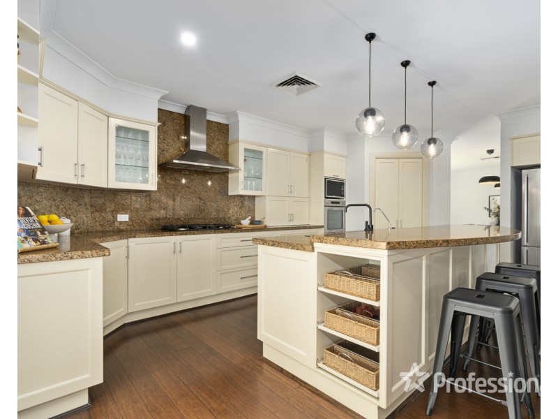 6 Cleary Place, Casula NSW 2170