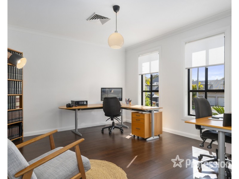 6 Cleary Place, Casula NSW 2170