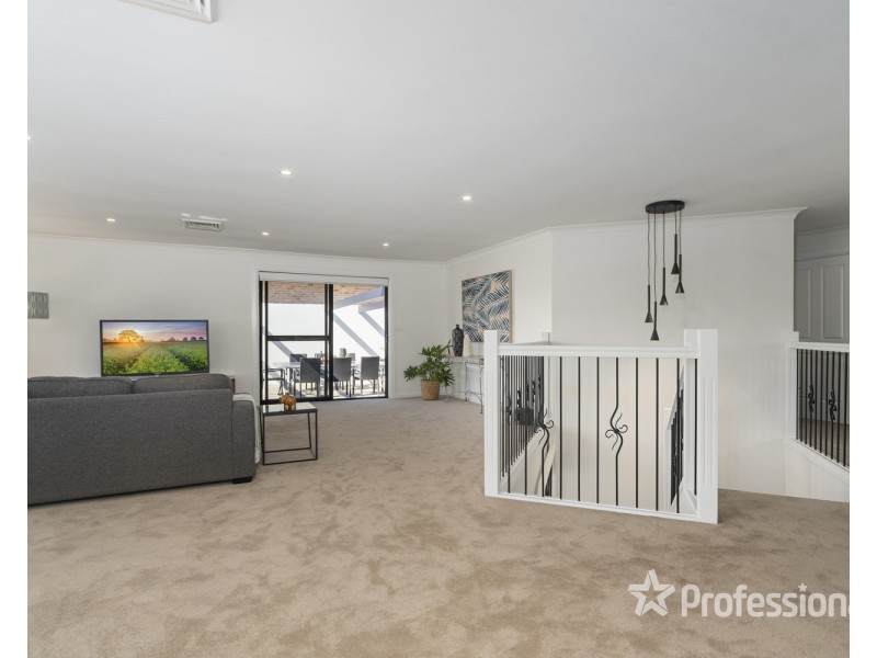 6 Cleary Place, Casula NSW 2170