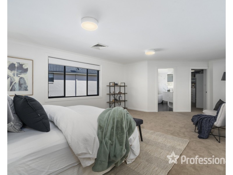 6 Cleary Place, Casula NSW 2170