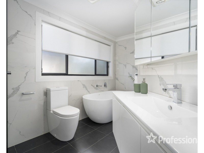 6 Cleary Place, Casula NSW 2170