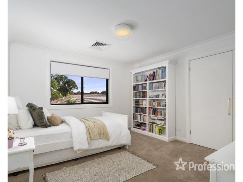 6 Cleary Place, Casula NSW 2170