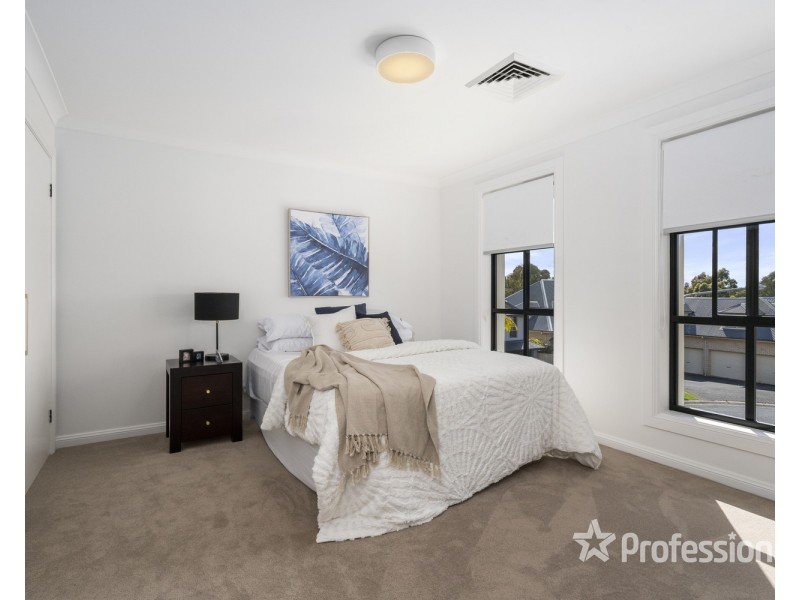 6 Cleary Place, Casula NSW 2170