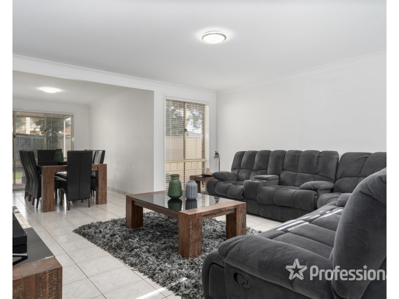 8 Magnolia Close, Casula NSW 2170