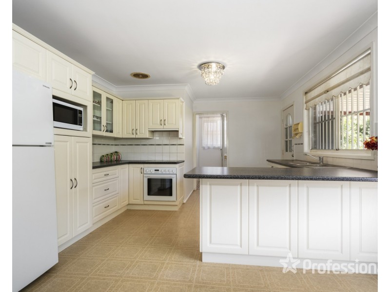 2 Bligh Avenue, Lurnea NSW 2170