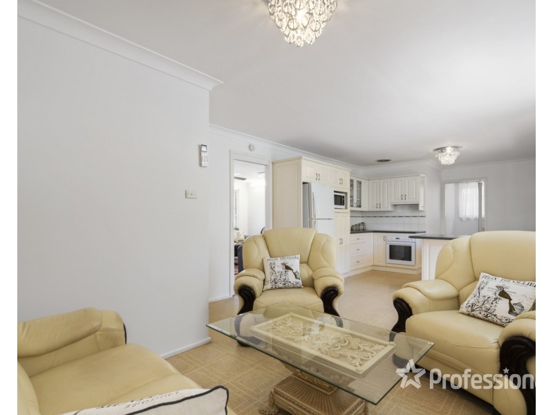 2 Bligh Avenue, Lurnea NSW 2170