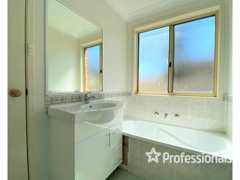 4 Erin Place, Casula NSW 2170