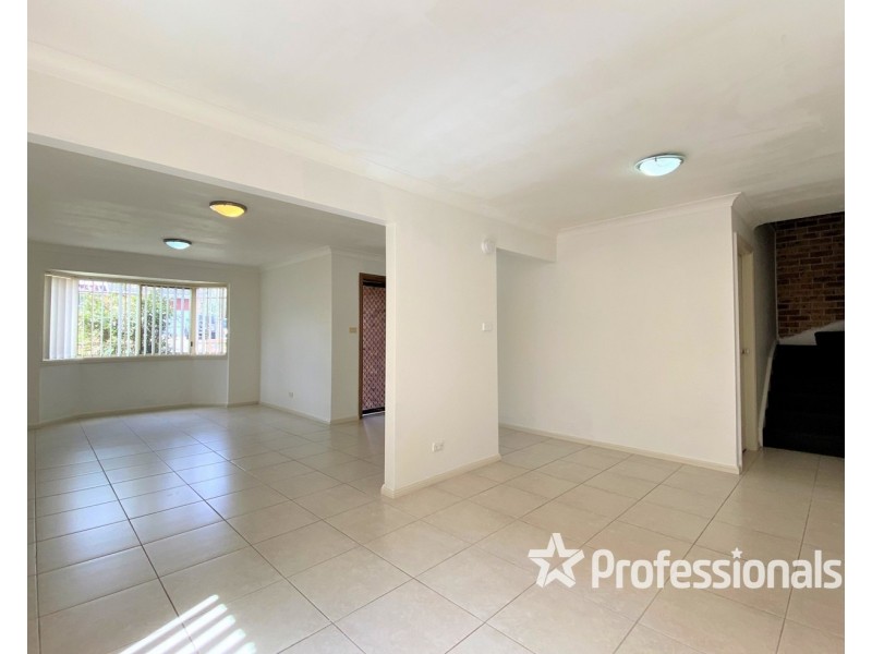 2/6 Aintree Close, Casula NSW 2170