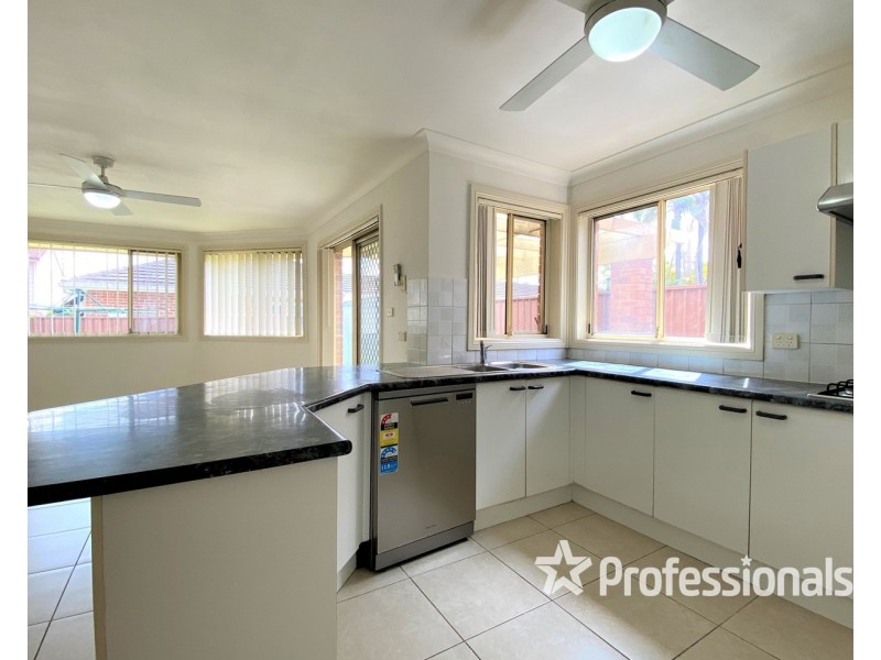 2/6 Aintree Close, Casula NSW 2170