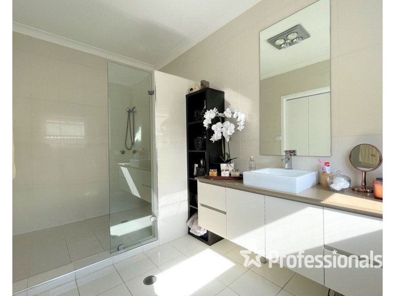 16 Kendall Drive, Casula NSW 2170