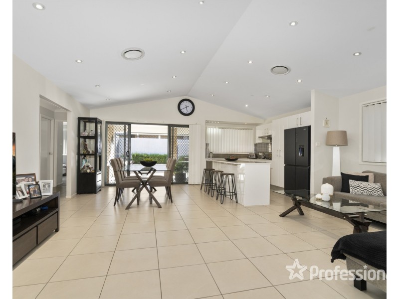 25 Robey Avenue, Middleton Grange NSW 2171