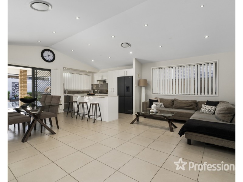 25 Robey Avenue, Middleton Grange NSW 2171