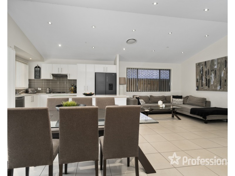 25 Robey Avenue, Middleton Grange NSW 2171