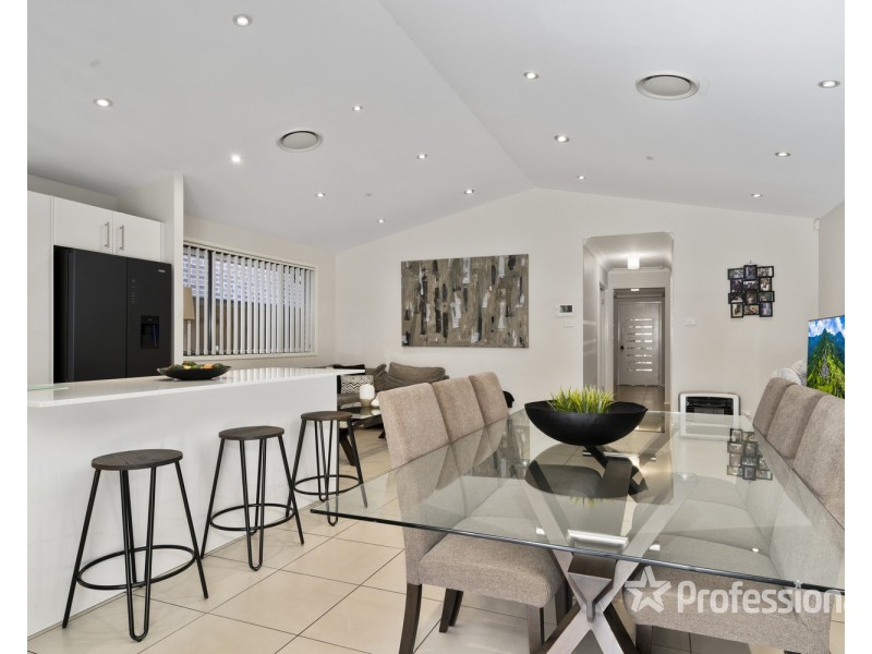 25 Robey Avenue, Middleton Grange NSW 2171