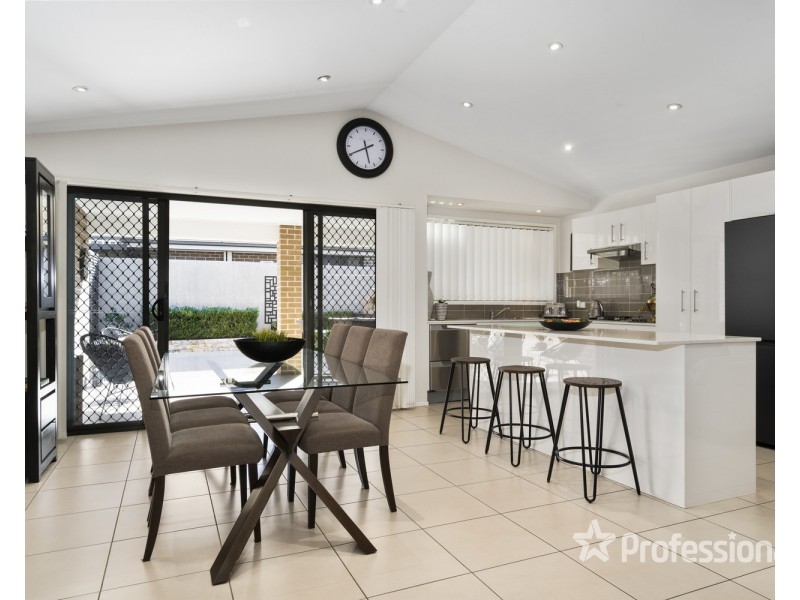 25 Robey Avenue, Middleton Grange NSW 2171