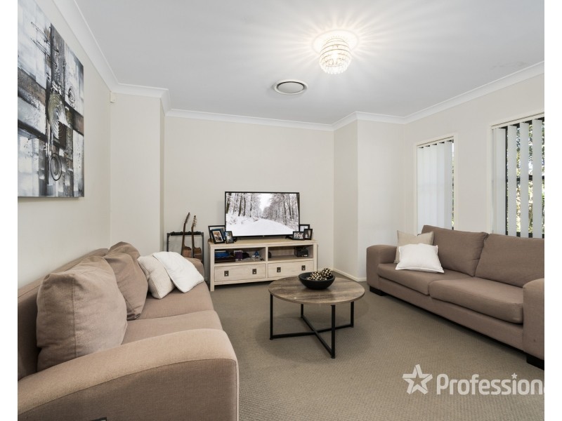 25 Robey Avenue, Middleton Grange NSW 2171