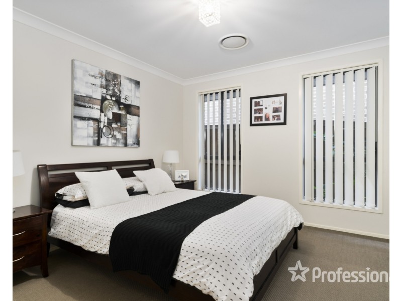 25 Robey Avenue, Middleton Grange NSW 2171