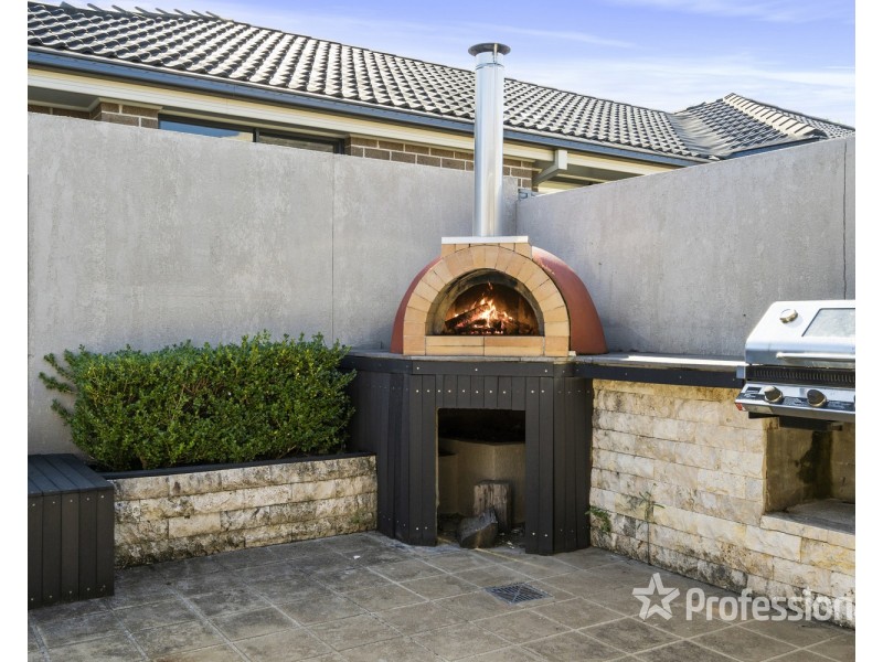 25 Robey Avenue, Middleton Grange NSW 2171