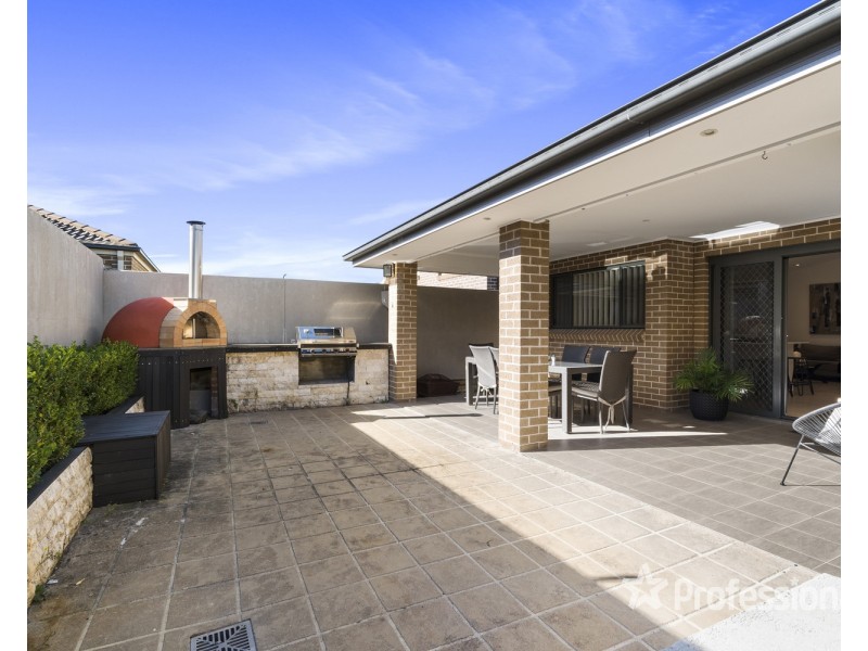 25 Robey Avenue, Middleton Grange NSW 2171