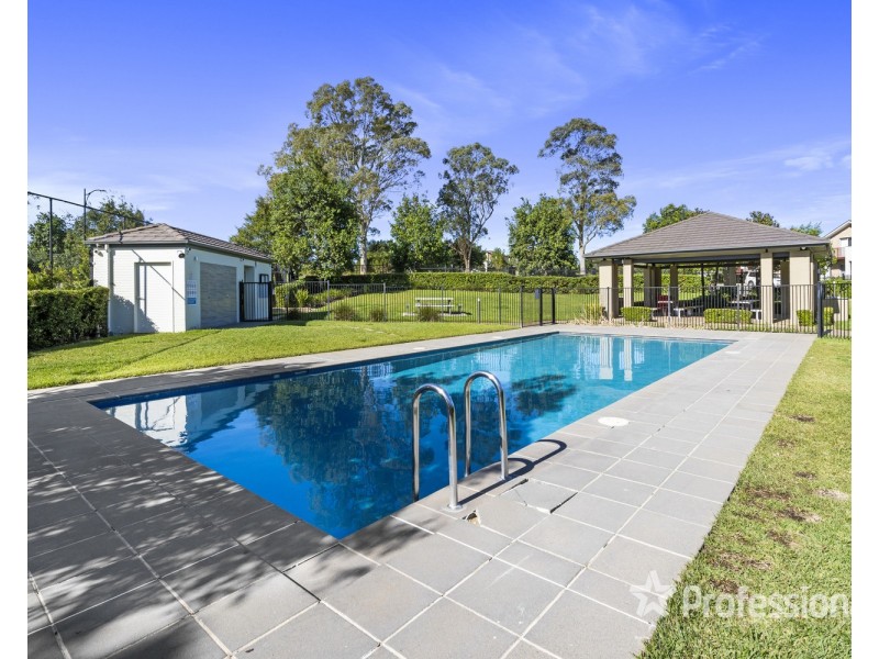 25 Robey Avenue, Middleton Grange NSW 2171