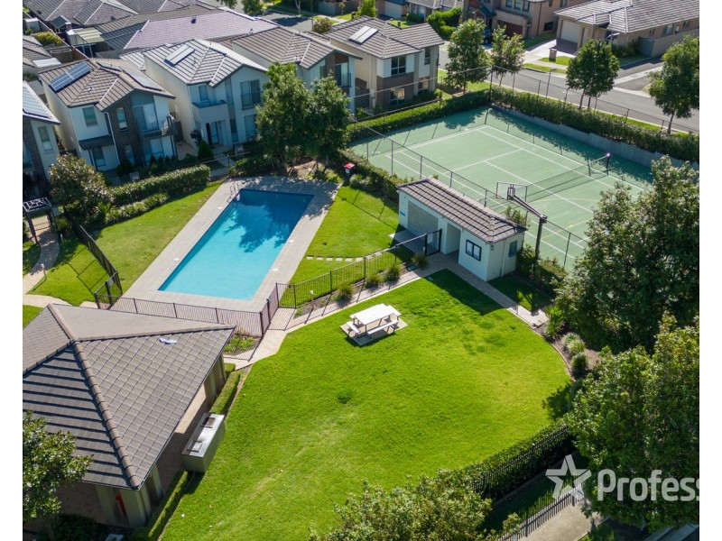 25 Robey Avenue, Middleton Grange NSW 2171