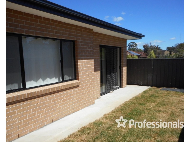 Granny Flat/8 Grose Avenue, Lurnea NSW 2170