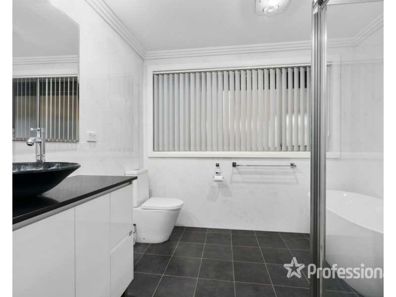 3 Hakea Close, Casula NSW 2170