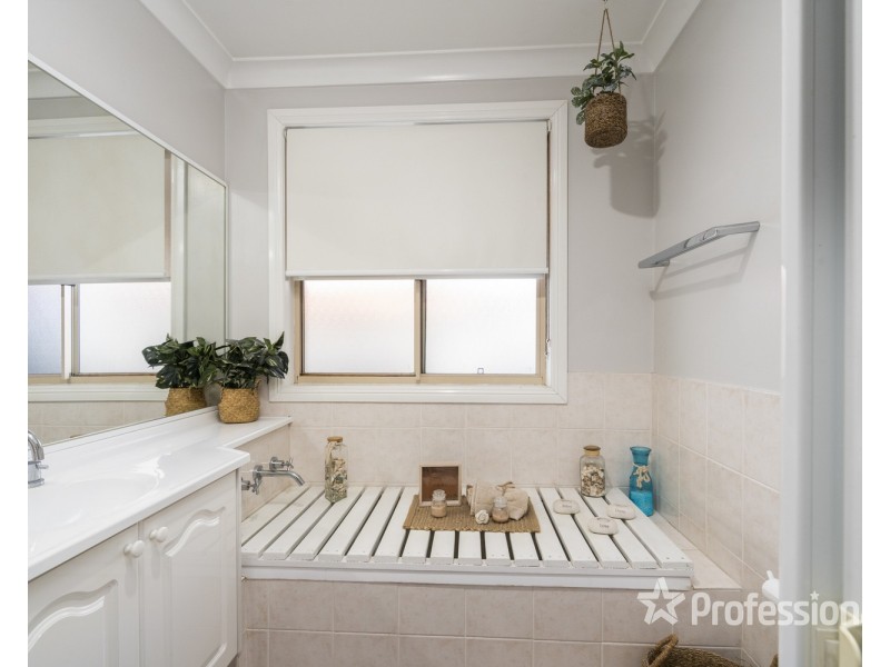 9 Lavender Close, Casula NSW 2170