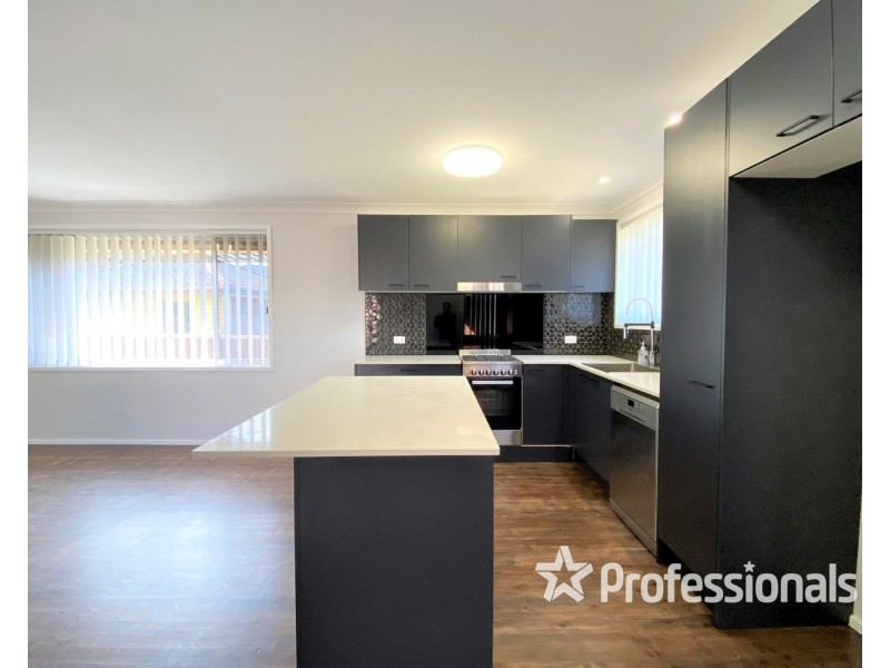 4 Keats Place, Ingleburn NSW 2565