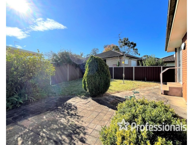 4 Keats Place, Ingleburn NSW 2565