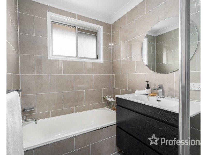 4 Keats Place, Ingleburn NSW 2565