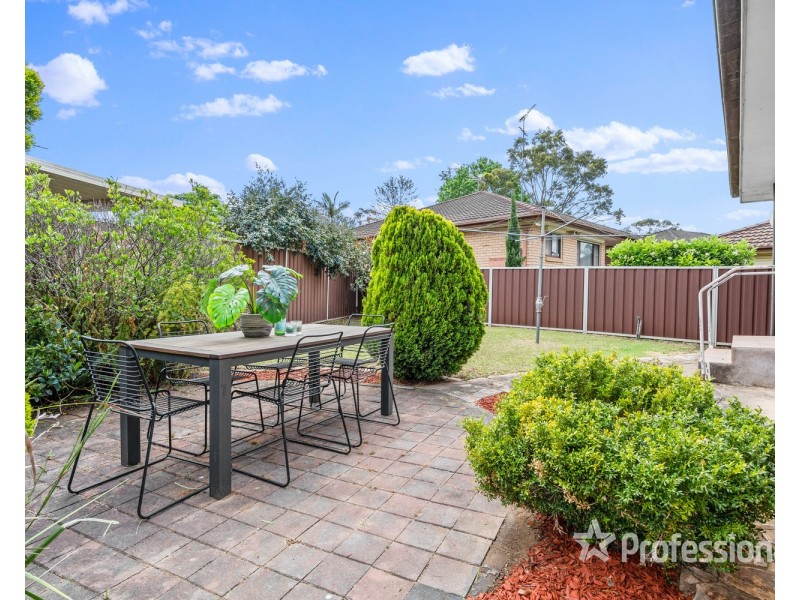 4 Keats Place, Ingleburn NSW 2565