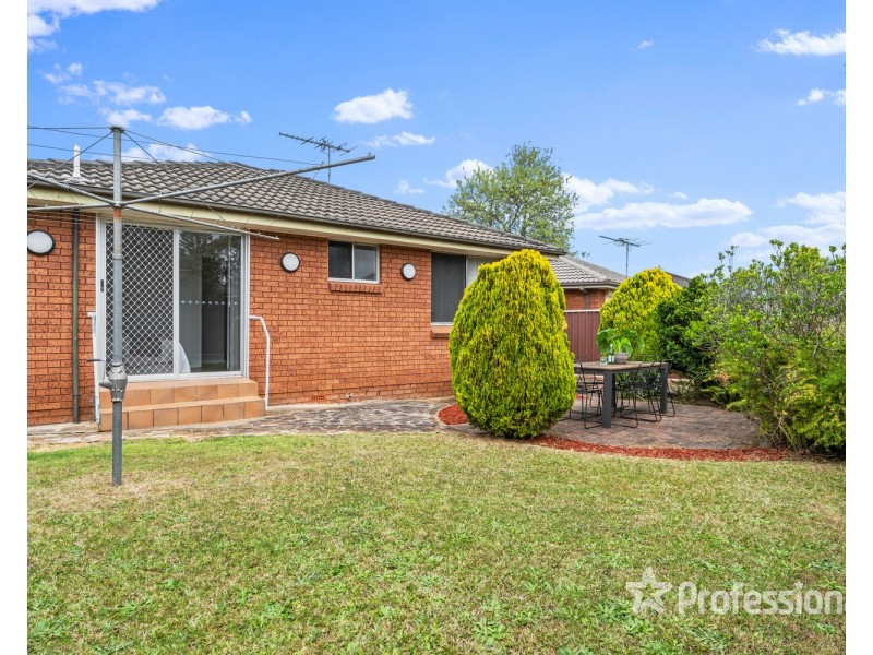 4 Keats Place, Ingleburn NSW 2565