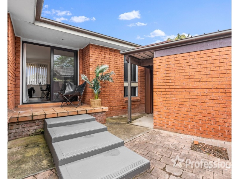 4 Keats Place, Ingleburn NSW 2565