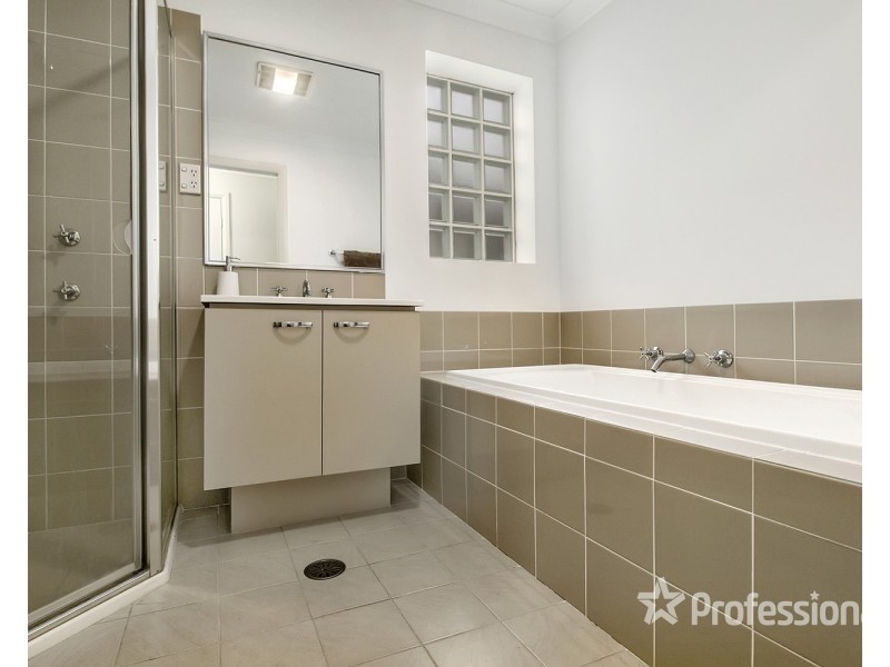 34 Atlantic Boulevard, Glenfield NSW 2167