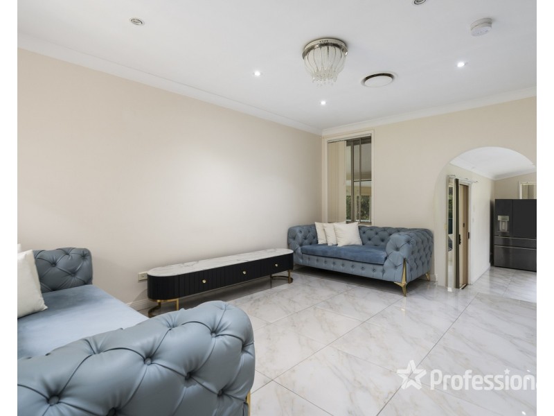 7 Ian Place, Casula NSW 2170