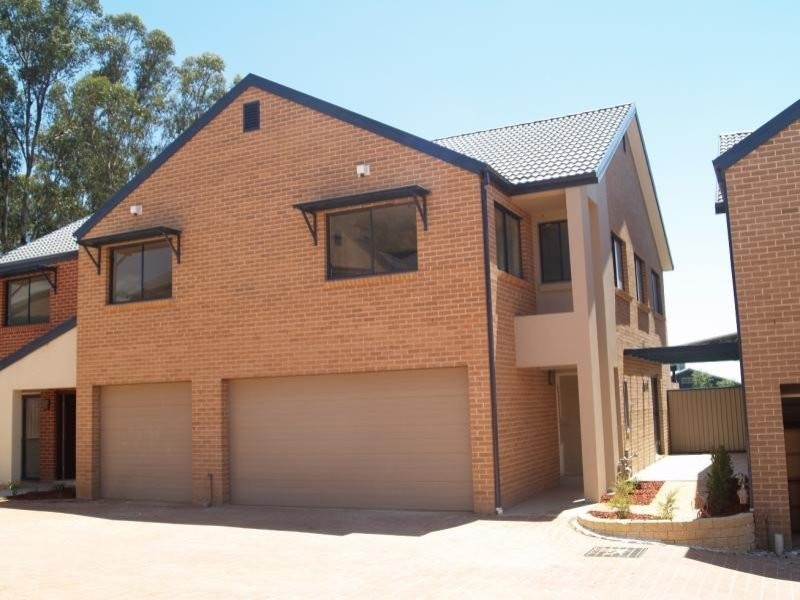 18 Holland Crescent, Casula NSW 2170