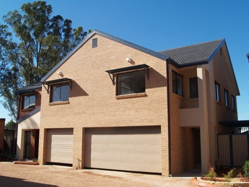 18 Holland Crescent, Casula NSW 2170