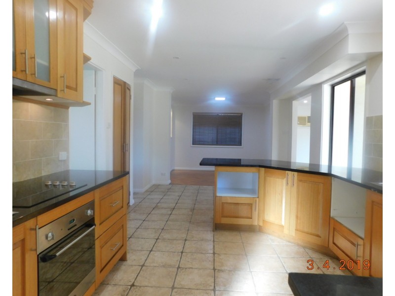 11 Flemington Close, Casula NSW 2170