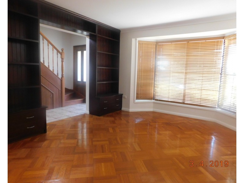 11 Flemington Close, Casula NSW 2170