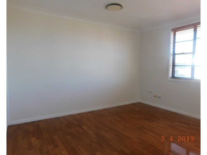 11 Flemington Close, Casula NSW 2170