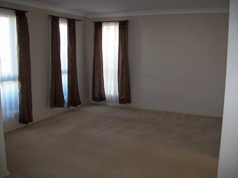 8 Neva Street, Glenfield NSW 2167