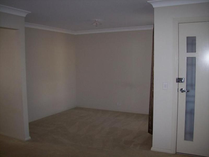 8 Neva Street, Glenfield NSW 2167