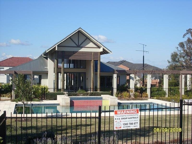 8 Neva Street, Glenfield NSW 2167