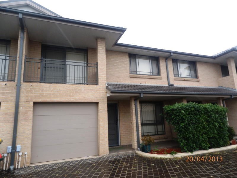 11/10 Yerona Road, Prestons NSW 2170